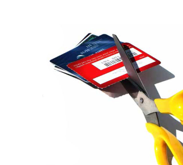 Sube al 35% el recargo para compras con tarjeta en el exterior y lo extienden a compra de dólares